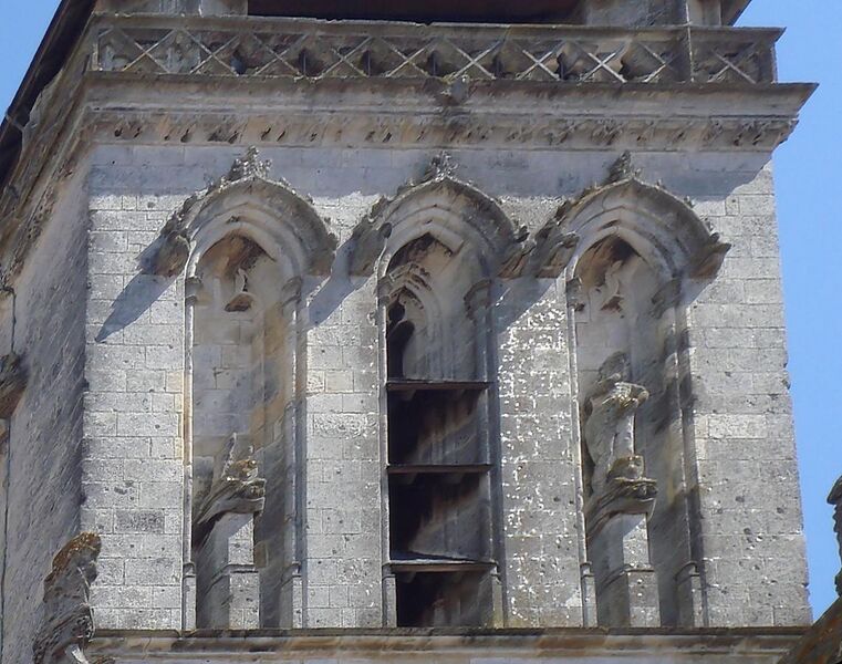 File:Iconoclasm Clocher Saint Barthelemy south side La Rochelle.jpg