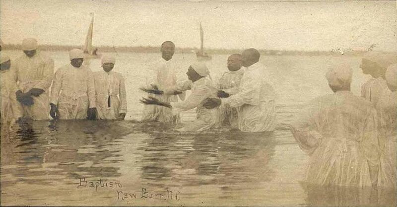 File:River baptism in New Bern.jpg
