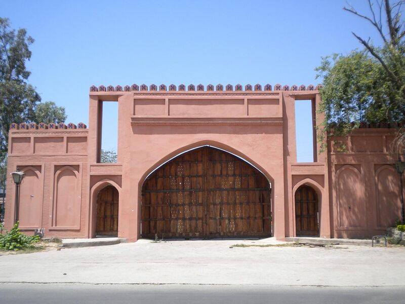 File:A Pakistani Gate.jpg