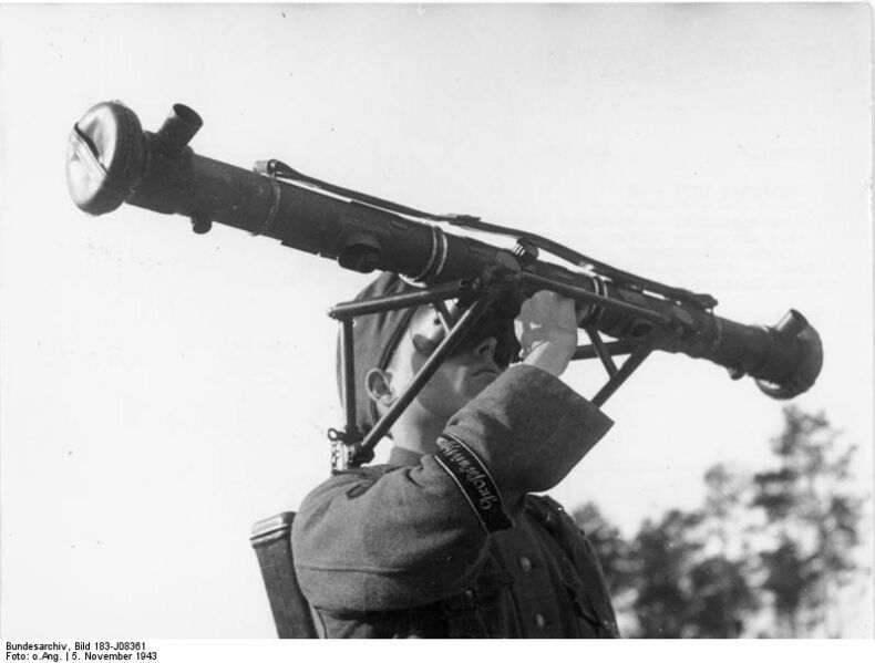 File:Bundesarchiv Bild 183-J08361, Entfernungsmesser einer Vierlings-Flak.jpg