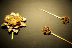 Tomb of Prince Chuang of Liang (梁莊王) - Hairpins 2.jpg