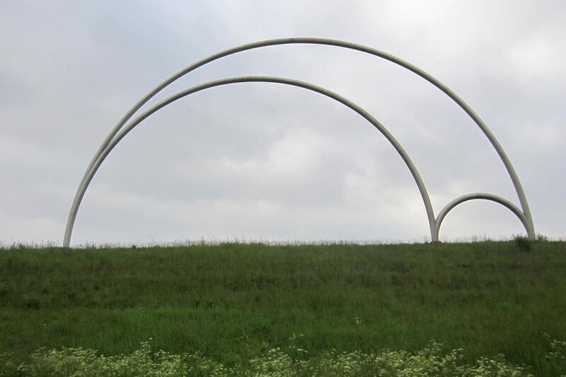 File:Arbelos sculpture Netherlands 1.jpg