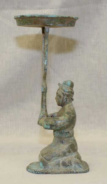 File:Archaic Bronze Candle Holder. Han Thru Warring States.jpg