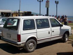 Dodge Caravan SE 2.5 Turbo 1989 (15470607321).jpg