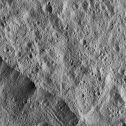 PIA20678-Ceres-DwarfPlanet-Dawn-4thMapOrbit-LAMO-image98-20160417.jpg