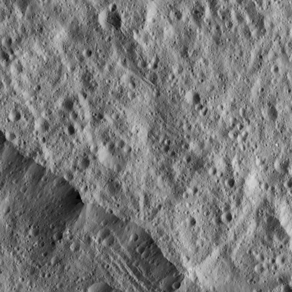 File:PIA20678-Ceres-DwarfPlanet-Dawn-4thMapOrbit-LAMO-image98-20160417.jpg