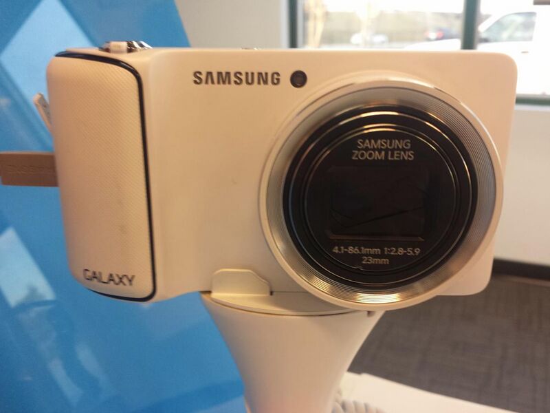 File:Samsung Galaxy Camera on stand.jpg