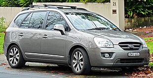 2009-2010 Kia Rondo7 (UN MY10) EX-L wagon (2011-06-15) 01.jpg
