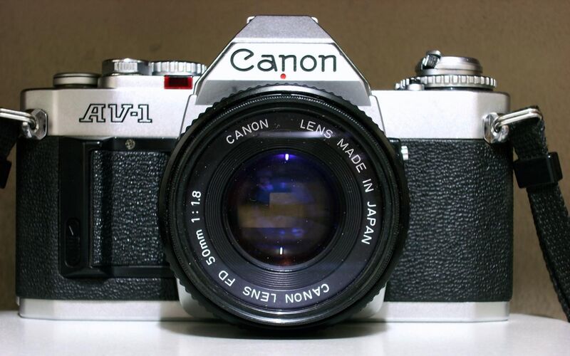 File:Canon AV-1 vista frontal.jpg