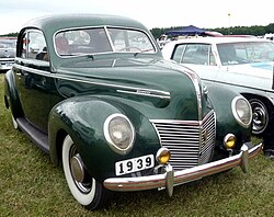 Green 1939 Ford Mercury (cropped).jpg