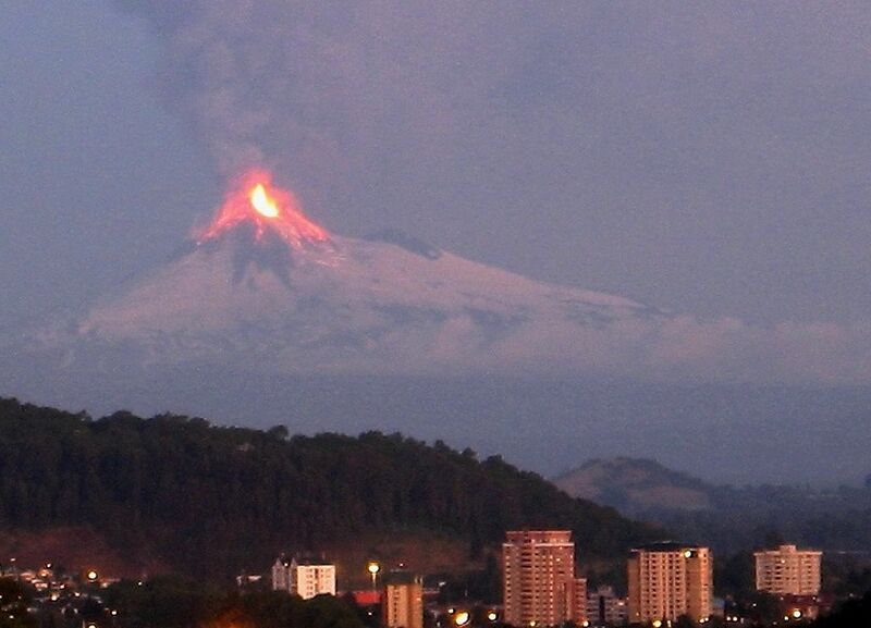 File:Llaima eruption2 crop.jpg