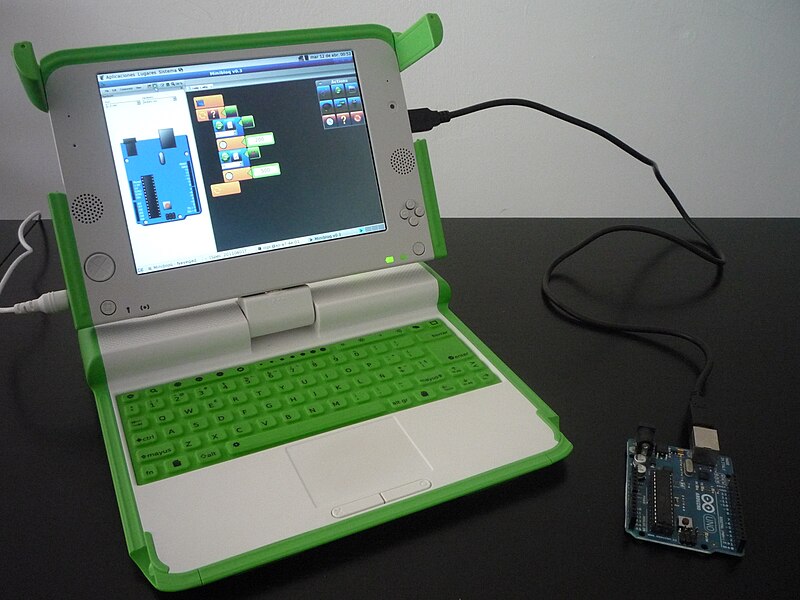 File:Minibloq progamming an Arduino UNO.jpg