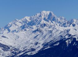 Mont-Blanc vu des hauteurs du col de la Madeleine en hiver (2022).JPG