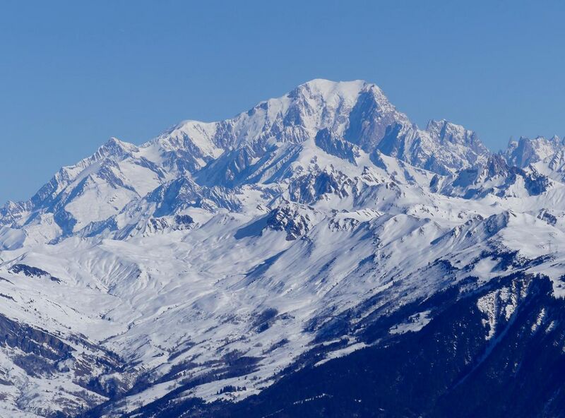File:Mont-Blanc vu des hauteurs du col de la Madeleine en hiver (2022).JPG