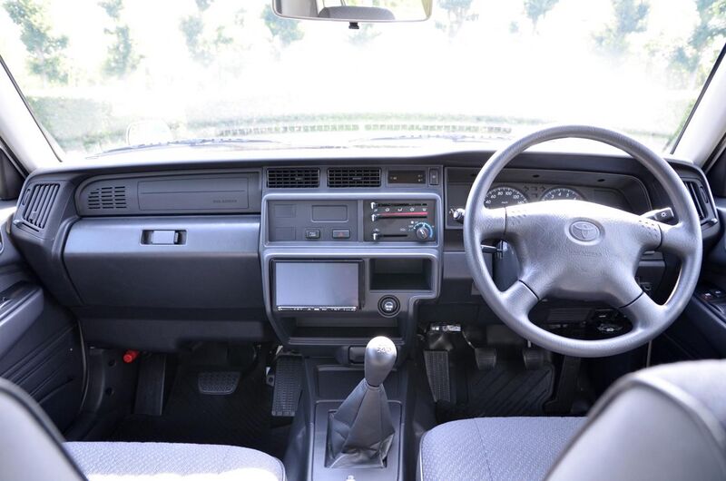 File:Toyota Comfort Deluxe TSS13Y interior.jpg