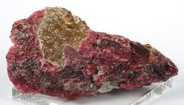 Vlasovite-Gittinsite-Eudialyte-213097.jpg