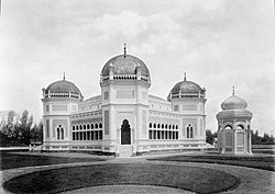 COLLECTIE TROPENMUSEUM Het exterieur van de grote moskee in Medan. TMnr 60002601.jpg
