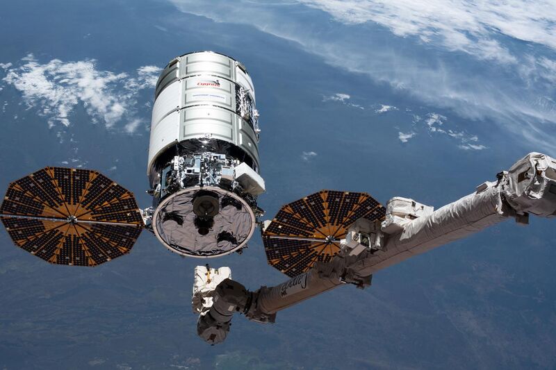 File:ISS-61 Cygnus NG-12 approaching the ISS (4).jpg