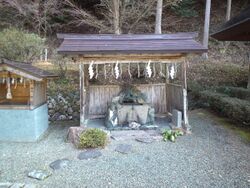 Make-jinja Shrine - Chôzuya.jpg
