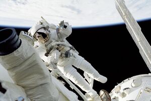 STS106 Malenchenko EVA1.jpg