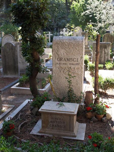 File:Antonio Gramsci Grave in Rome01.jpg