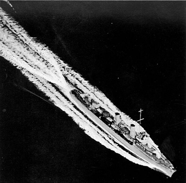 File:Destroyer at speed, Dubrovnik, 1 (Warships To-day, 1936).jpg