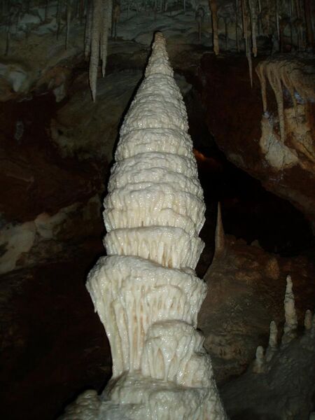 File:Large very white stalagmite.jpg