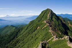 Mt.Akadake from Mt.Yokodake 06.jpg