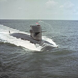 Onderzeeboot Hr.Ms. Zwaardvis (S806, 1972-1994) Boven water varend (2097 039 077077).jpg
