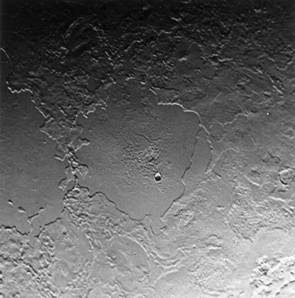 File:PIA01538 Complex Geologic History of Triton.jpg