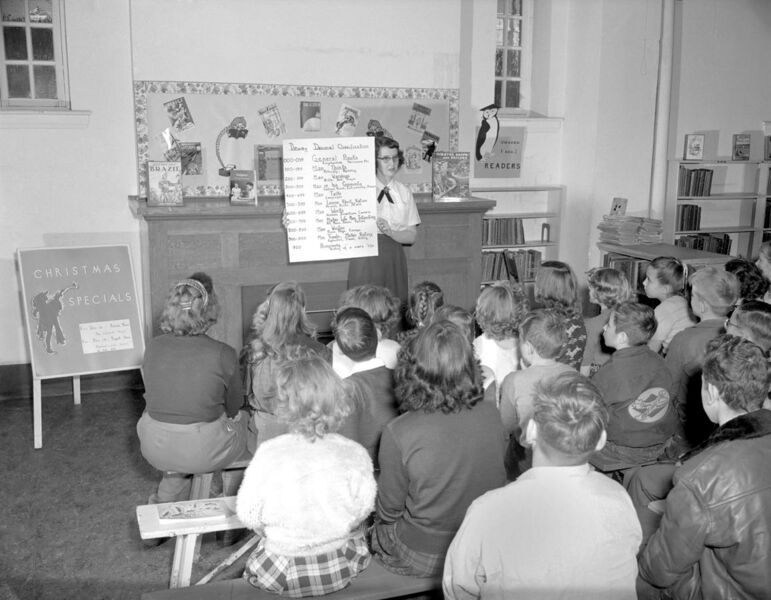 File:Edmonton Librarian teaching students about the Dewey Decimal System (32848929670).jpg