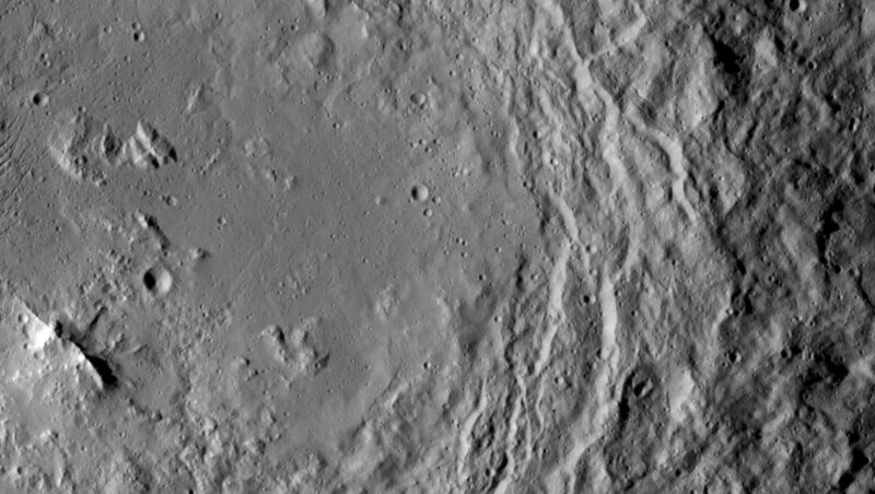 File:PIA19632-Ceres-DwarfPlanet-Dawn-3rdMapOrbit-HAMO-image2-20150819.jpg