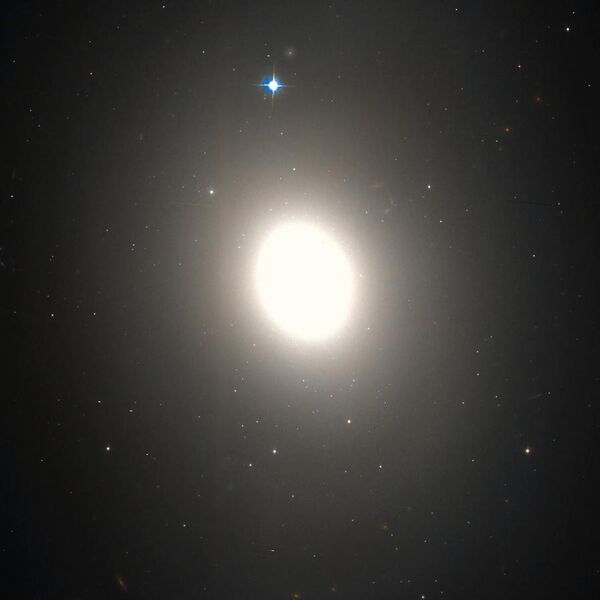 File:Messier 85 Hubble WikiSky.jpg