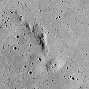 Mons Esam AS17-M-0306.jpg