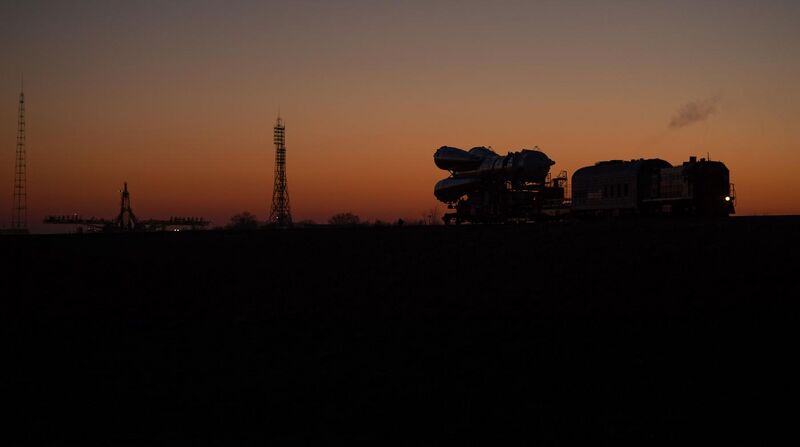 File:Soyuz TMA-07M rollout by train 2.jpg