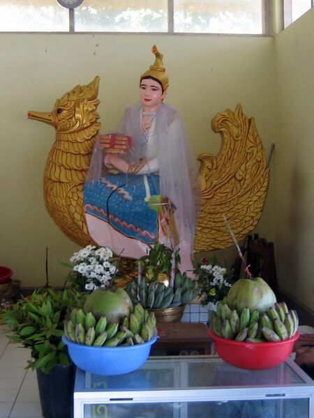 File:Thurathadi, Insein Kyaukdawgyi Buddha.JPG