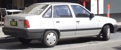 1994-1995 Daewoo 1.5i sedan (2017-04-22) 02.jpg