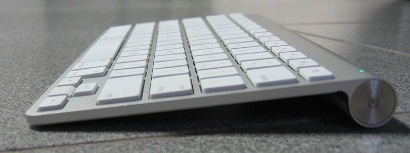 File:Apple-wireless-keyboard-aluminum-2007-side-view.jpg