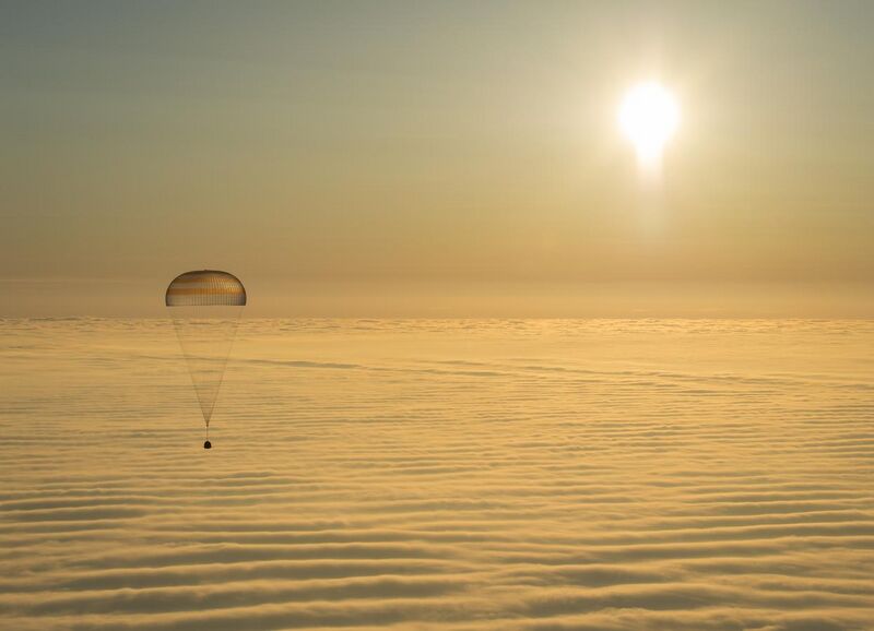 File:Expedition 42 Soyuz TMA-14M Landing (201503120102HQ).jpg