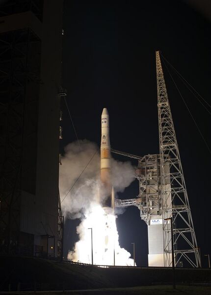 File:GOES-P launched by Delta IV rocket.jpg
