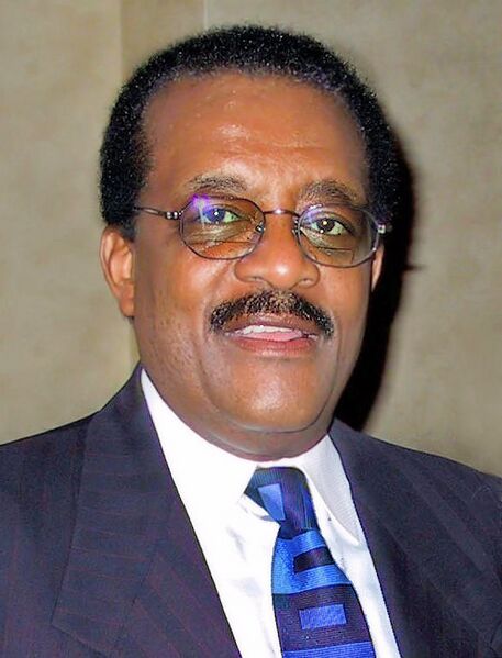 File:Johnnie cochran 2001 cropped retouched.jpg