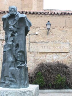 Monumento a Unamuno en Salamanca.jpg