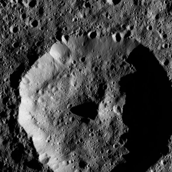 File:PIA20879-Ceres-DwarfPlanet-Dawn-4thMapOrbit-LAMO-image157-20160528.jpg