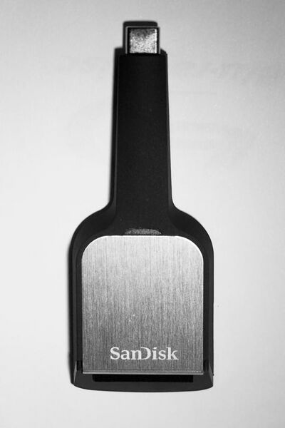 File:SanDisk Extreme Pro SD UHS-II USB-C Reader.jpg