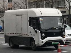 Sunlong Guangxi Yibian NEV electric logistics van 001.jpg