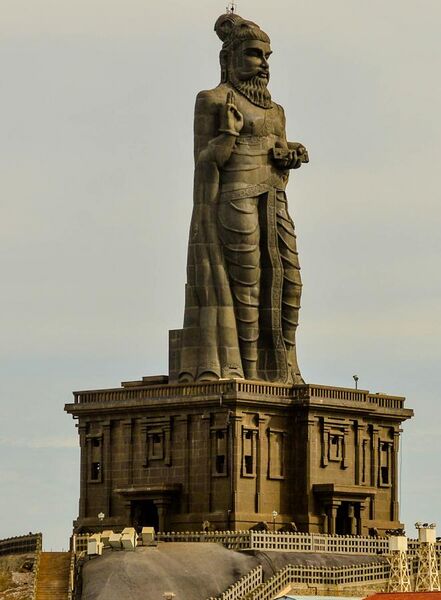 File:Thiruvalluvar Statue at Kanyakumari 02.jpg