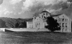 Throop Hall at Caltech, in Pasadena (00035486).jpg