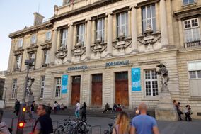 Université de Bordeaux (33940726715).jpg