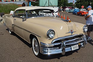 1954 Pontiac Star Chief (27739378491).jpg