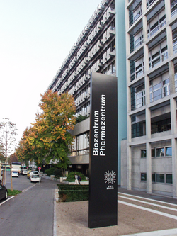 Biozentrum Pharmazentrum Stehle 2007 University of Basel.png